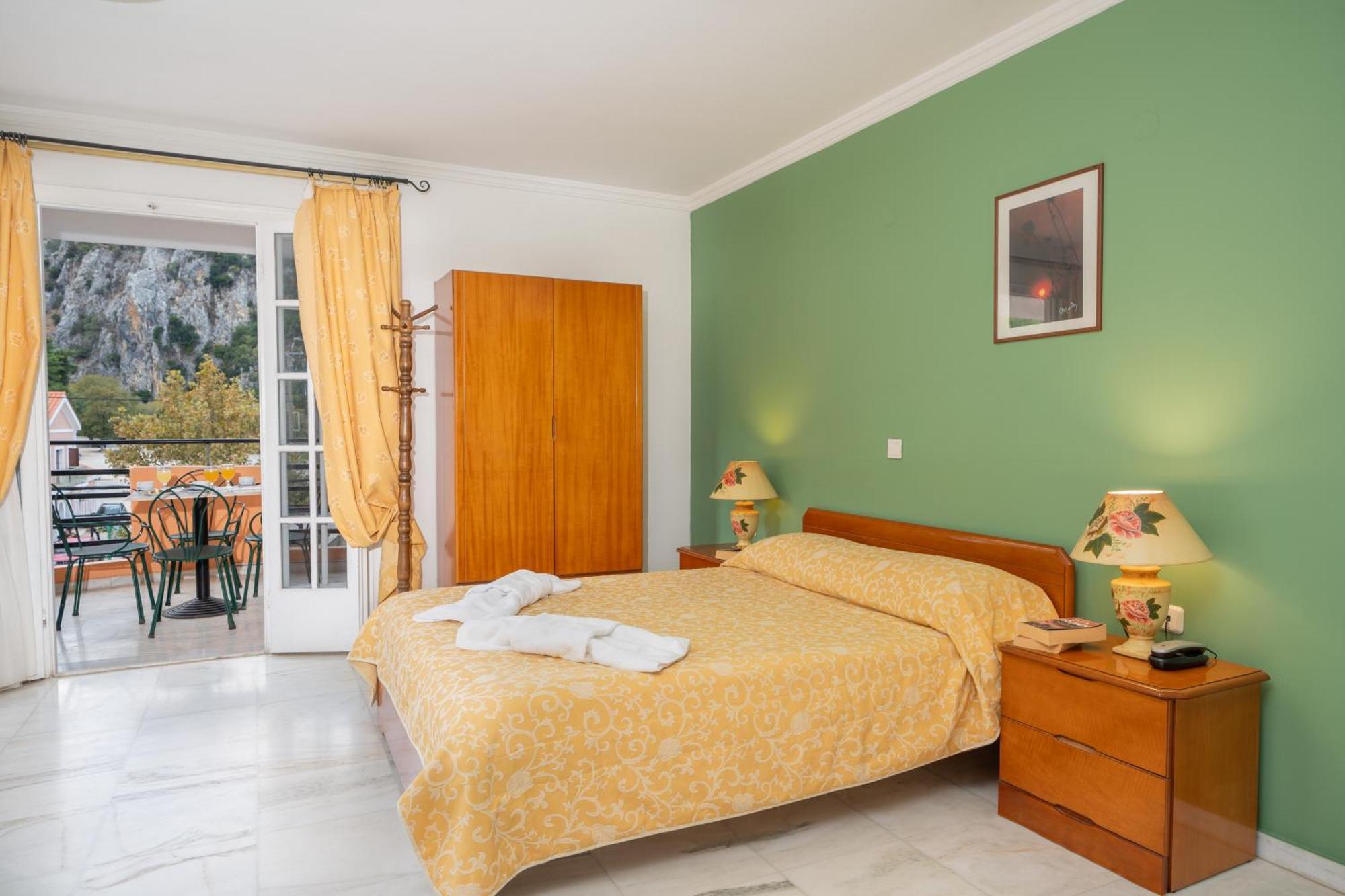 Odysseus Palace Poros  Extérieur photo