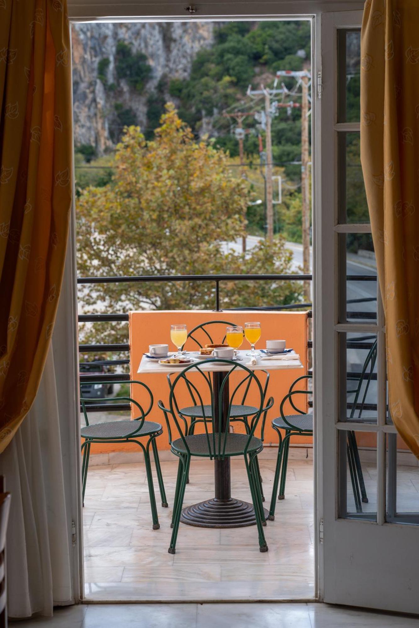 Odysseus Palace Poros  Extérieur photo